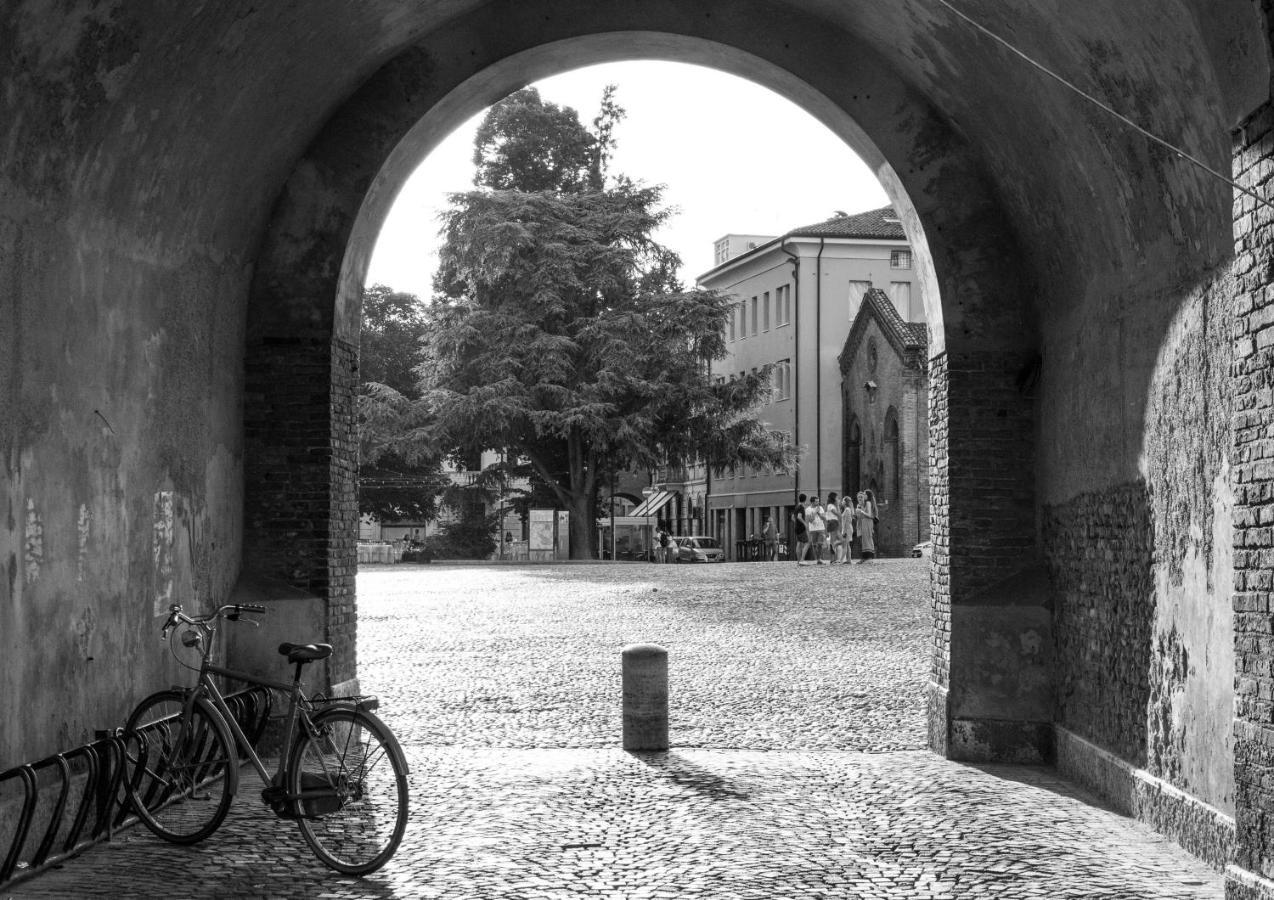 Al Pipai Apartment Ferrara Bagian luar foto